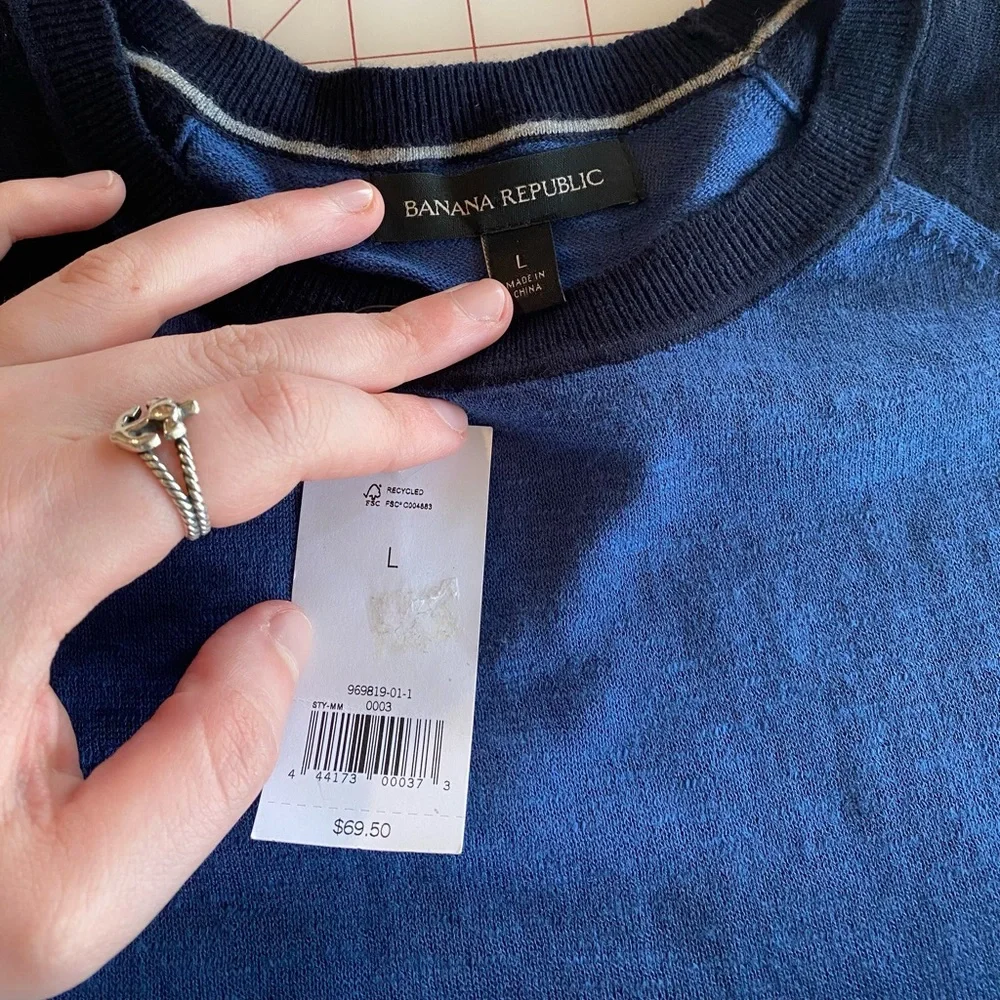 Banana Republic men’s sz large NWT dark navy blue & light blue crewneck